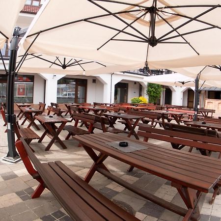 Hotel Slunecni Dvur เบอร์โน ภายนอก รูปภาพ