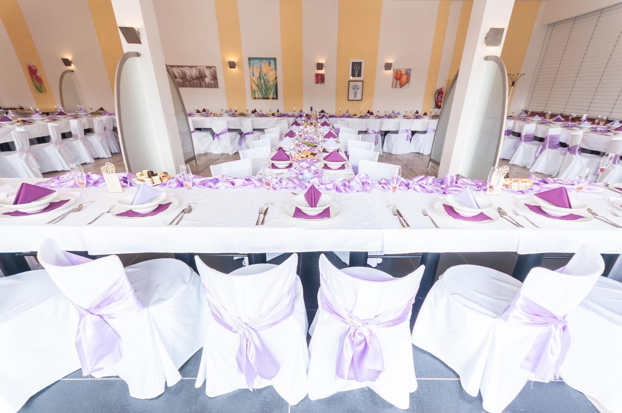 Hotel Slunecni Dvur เบอร์โน ภายนอก รูปภาพ