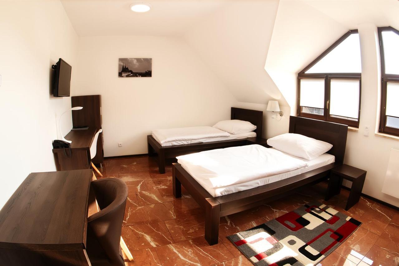 Hotel Slunecni Dvur เบอร์โน ภายนอก รูปภาพ