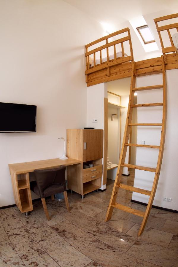 Hotel Slunecni Dvur เบอร์โน ภายนอก รูปภาพ