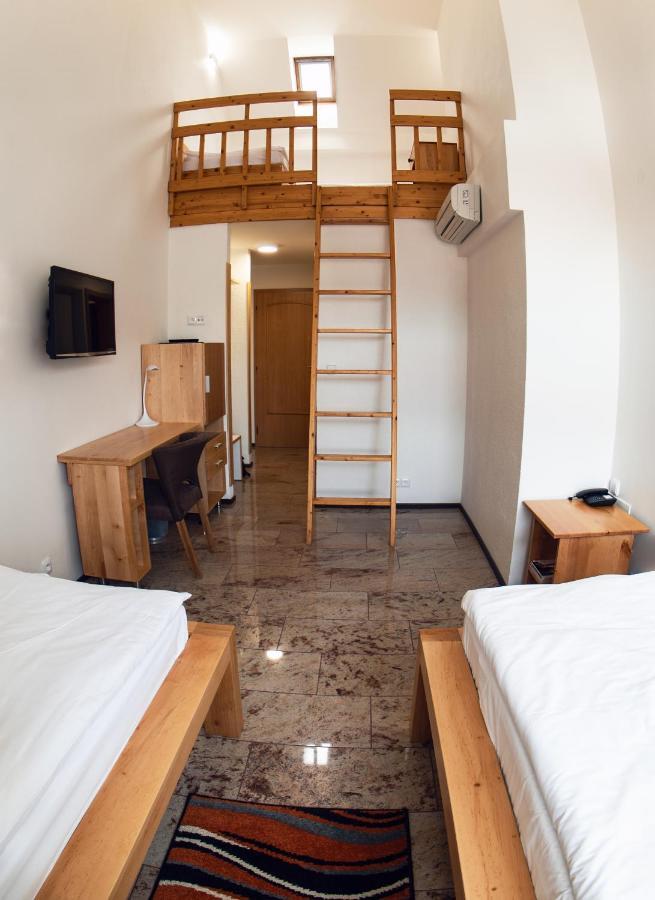 Hotel Slunecni Dvur เบอร์โน ภายนอก รูปภาพ