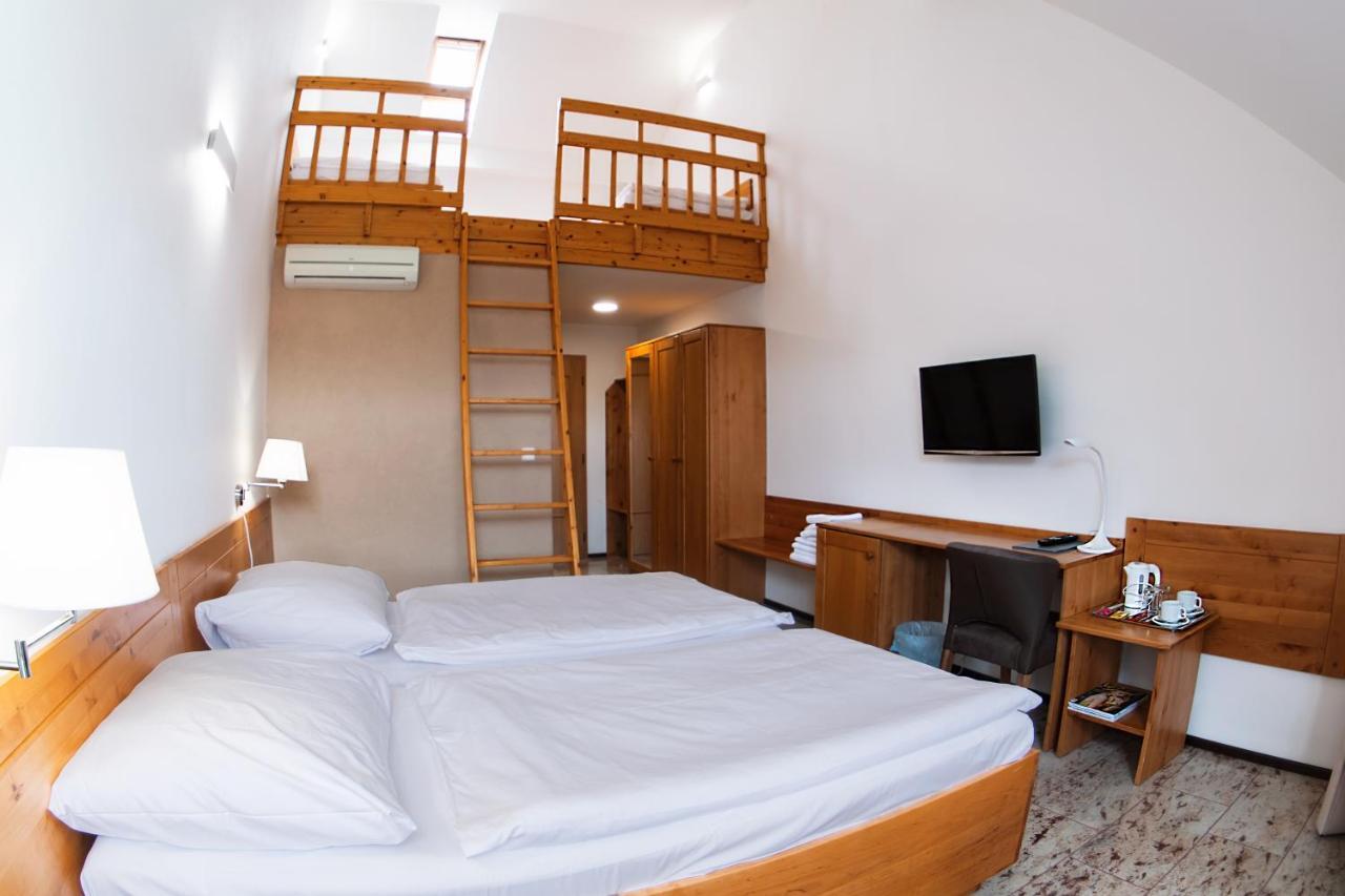 Hotel Slunecni Dvur เบอร์โน ภายนอก รูปภาพ