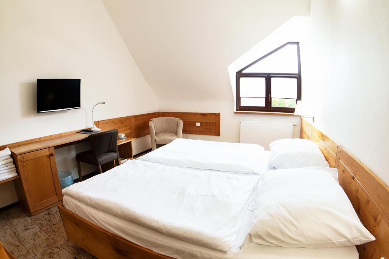 Hotel Slunecni Dvur เบอร์โน ภายนอก รูปภาพ